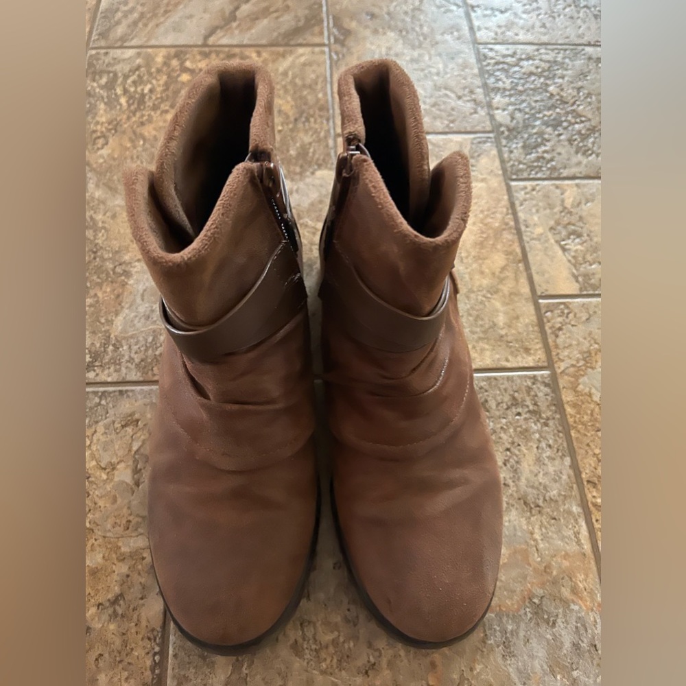 Women’s Baretraps boots
